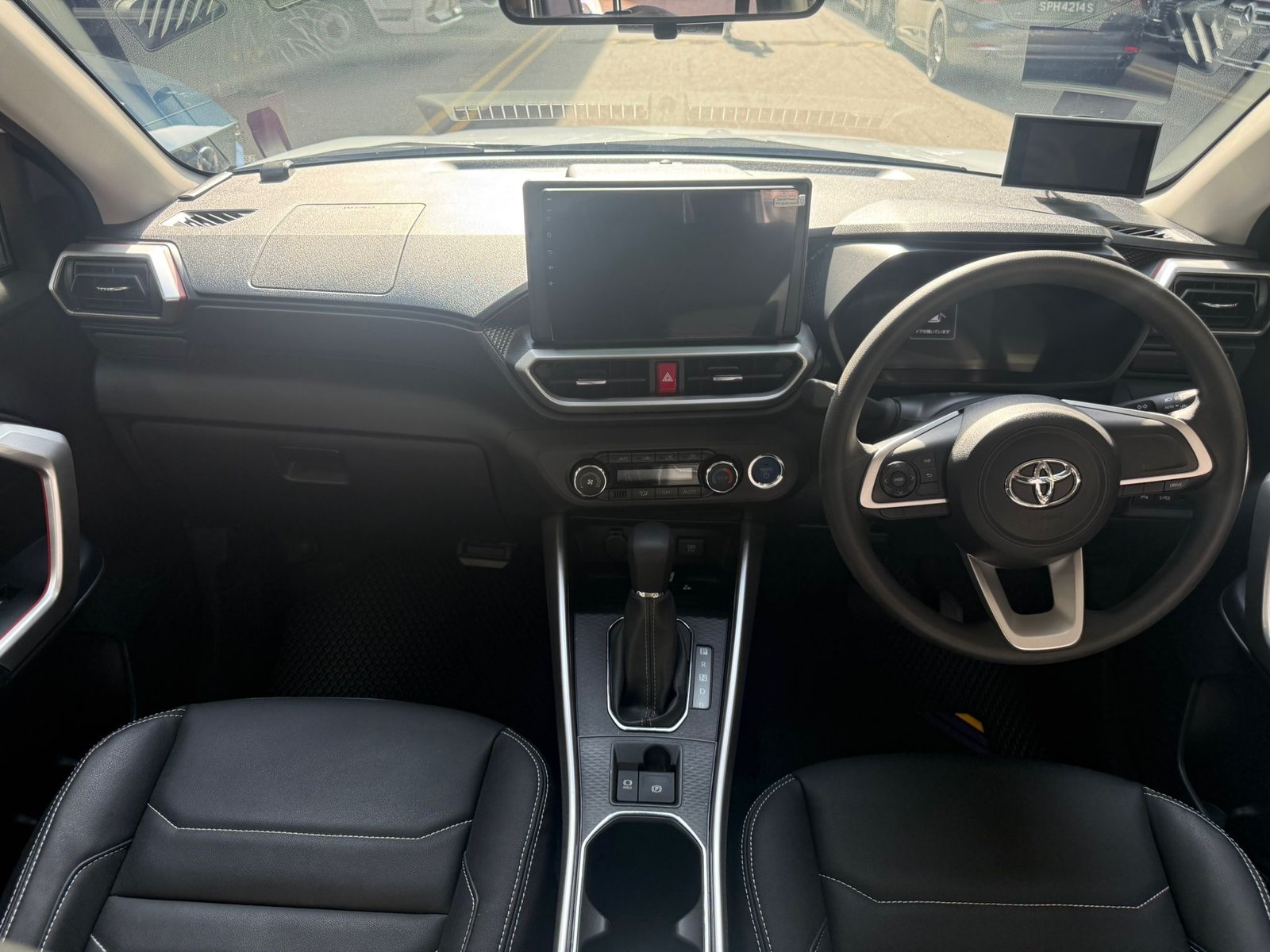 Toyota Raize Hybrid 1.2G photo 6